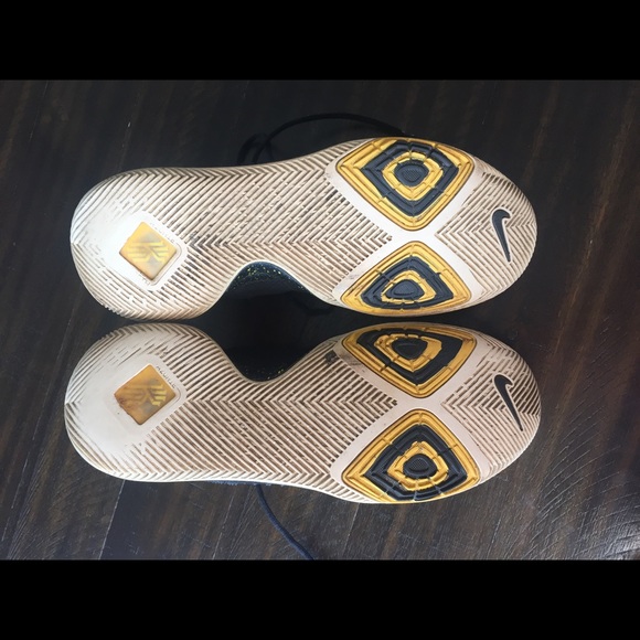 Nike Kyrie 3 basketball shoe black and yellow - Picture 5 of 7